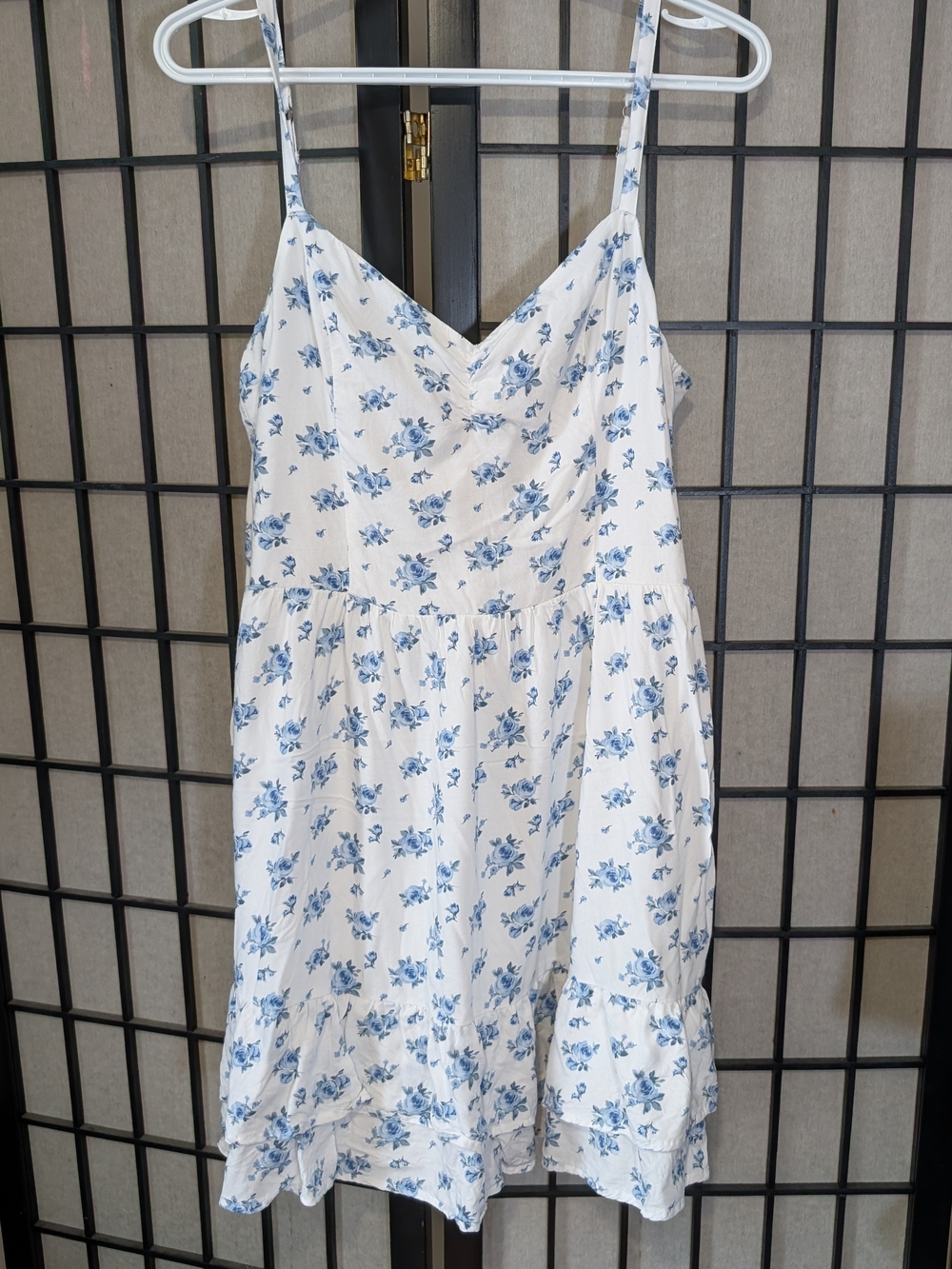 Hollister White Floral Spaghetti-Strap Sundress with Blue Print Sz M